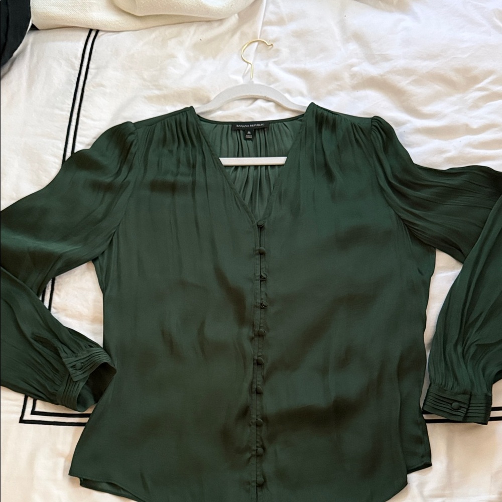 Banana Republic Dark Green V-Neck Button-Front Blouse
